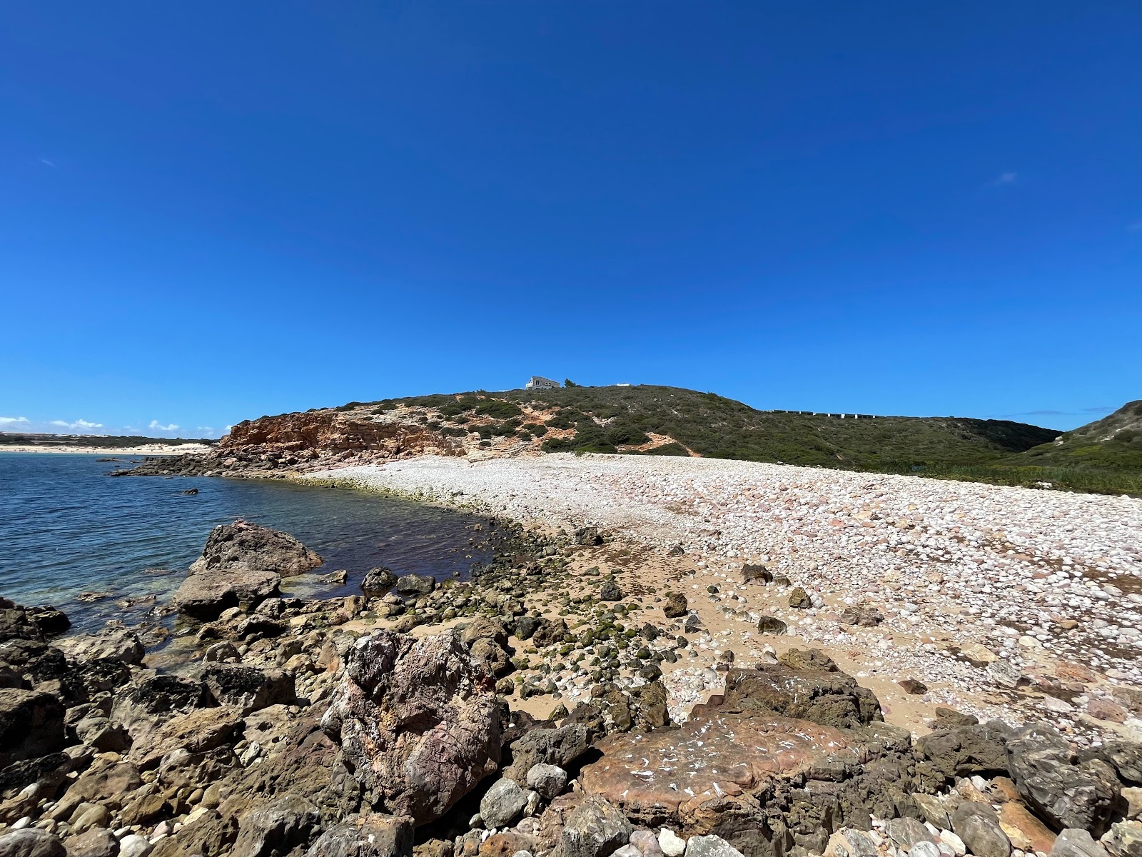 Foto van Praia dos Rebolinhos gelegen in een natuurlijk gebied