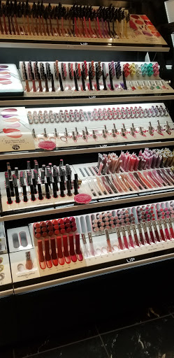 Cosmetics Store «SEPHORA», reviews and photos, 7130 Austin St, Forest Hills, NY 11375, USA