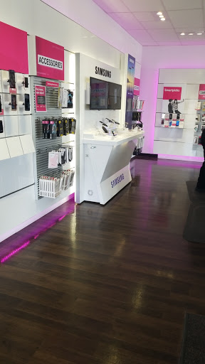 Cell Phone Store «T-Mobile», reviews and photos, 4032 Victory Blvd f, Portsmouth, VA 23701, USA