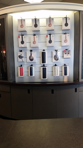 Cell Phone Store «Verizon», reviews and photos, 1048 S Kirkwood Rd, Kirkwood, MO 63122, USA