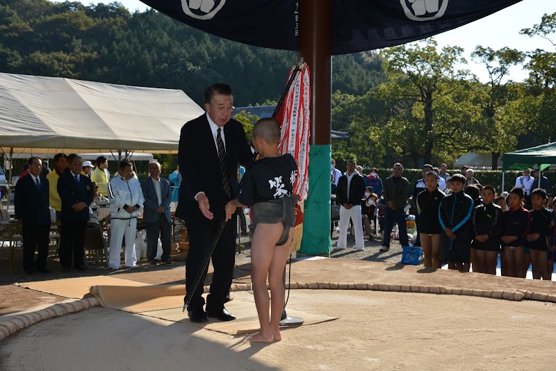 蓮華院誕生寺奥之院 相撲道場