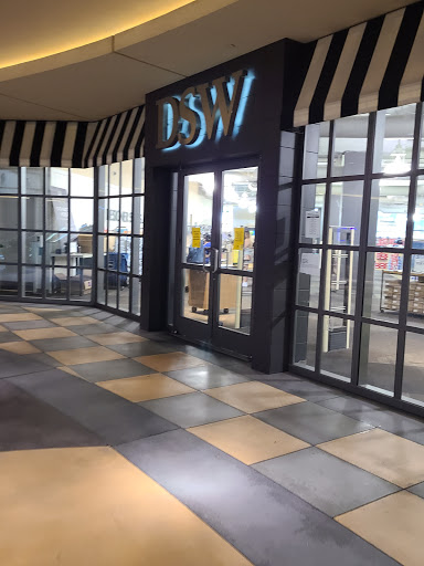 Shoe Store «DSW Designer Shoe Warehouse», reviews and photos, 15301 Ventura Blvd, Sherman Oaks, CA 91403, USA