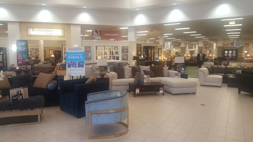 Furniture Store «Raymour & Flanigan Furniture and Mattress Store», reviews and photos, 70 Universal Dr, North Haven, CT 06473, USA