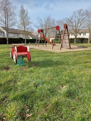 Parc avec aire de jeux à Doncourt-lès-Conflans