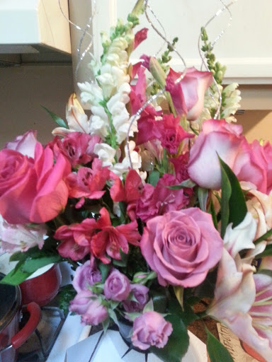 Florist «Larkin Floral & Gifts», reviews and photos, 230 N McLean Blvd, Elgin, IL 60123, USA