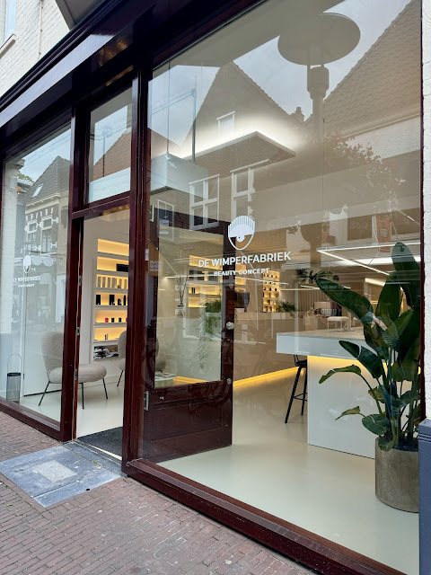 DE WIMPERFABRIEK