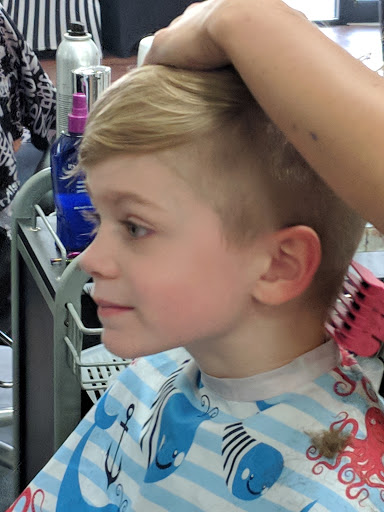 Hair Salon «Cut N Dunn Hair Salon», reviews and photos, 5658 N Springboro Pike, West Carrollton, OH 45449, USA