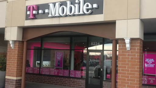 Cell Phone Store «T-Mobile», reviews and photos, 8224 MN-7 #325, St Louis Park, MN 55426, USA