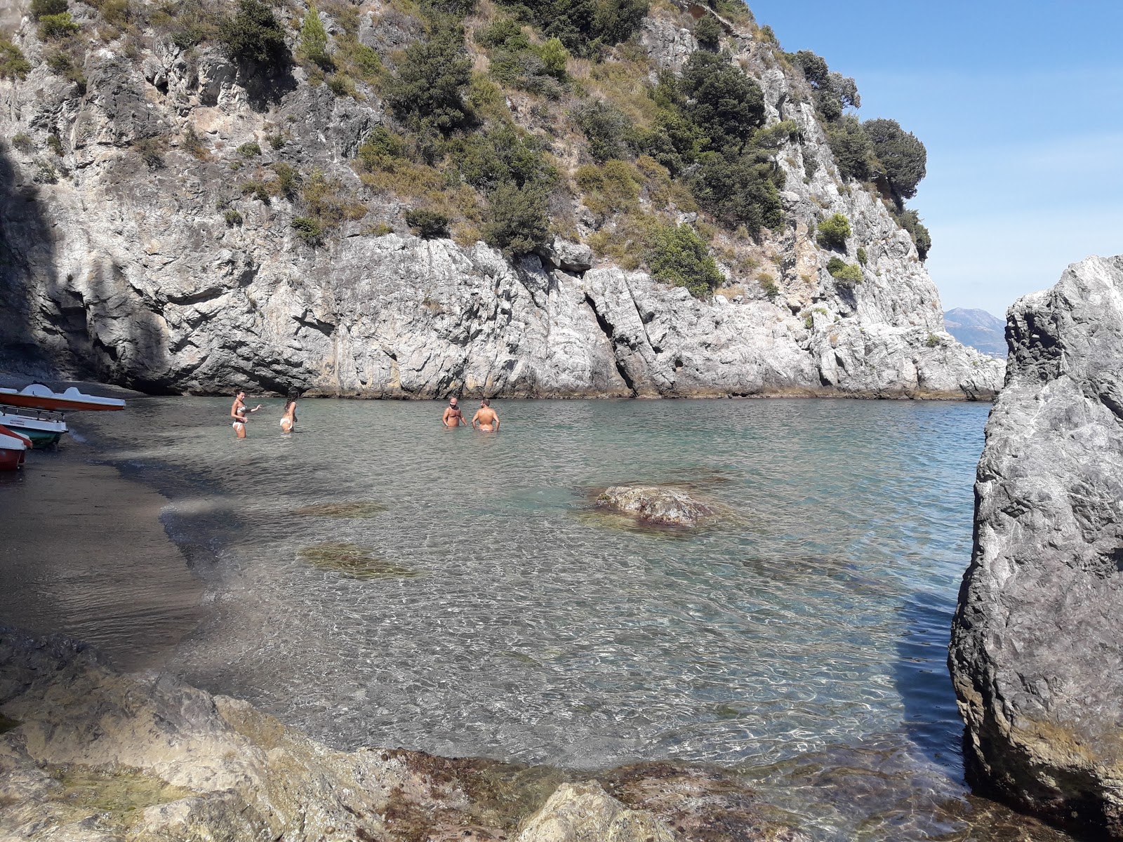 Foto van Spiaggia del Cauco met blauw puur water oppervlakte
