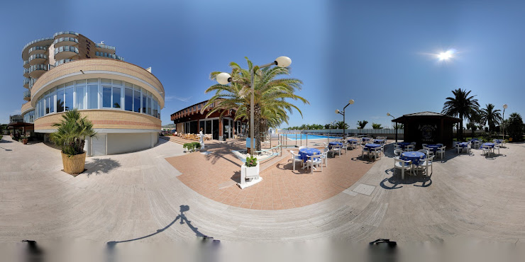 Photos du propriétaire hôtels Hotel Maxim's 64014 Villa Rosa