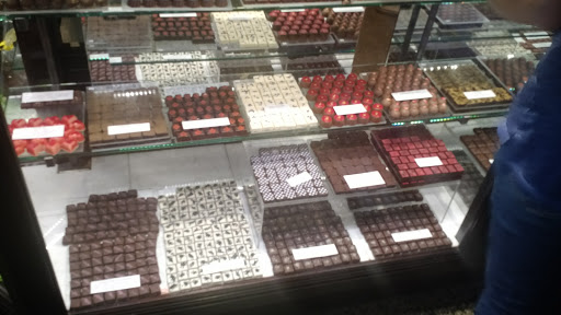 Chocolate Shop «La Châtelaine Chocolat Co. - Petite Location», reviews and photos, 105 W Main St, Bozeman, MT 59715, USA