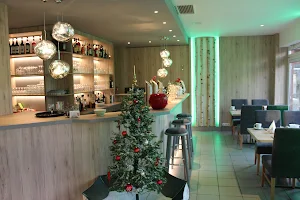 Flügel's Restaurant image