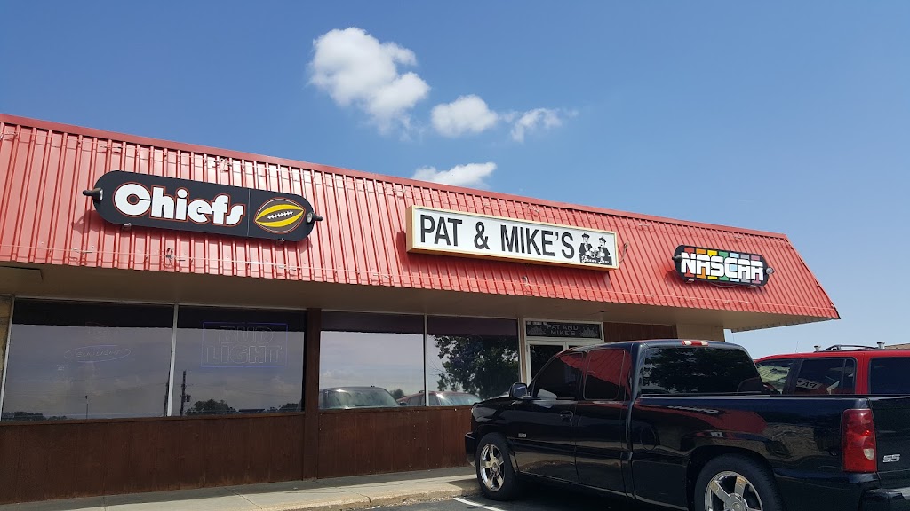 Pat & Mike's Bar 68134