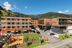 AlpenParks Hotel & Apartment Central Zell am See image