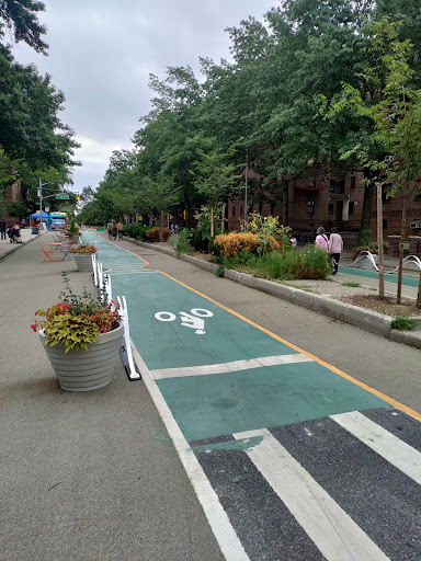 Park «Travers Park», reviews and photos, 76-9 34th Ave, Jackson Heights, NY 11372, USA