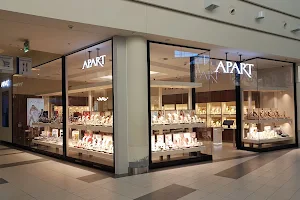Apart. jewelry store image