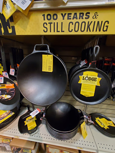 Sporting Goods Store «Bass Pro Shops», reviews and photos, 7777 Victoria Gardens Ln, Rancho Cucamonga, CA 91739, USA