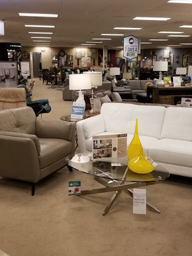 Furniture Store «Raymour & Flanigan Furniture and Mattress Store», reviews and photos, 275 Glen Cove Rd, Carle Place, NY 11514, USA