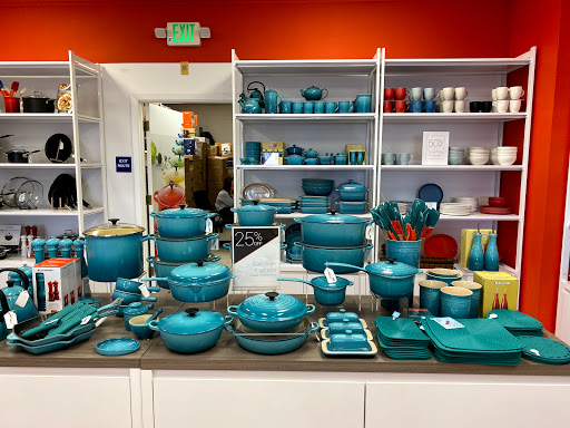 Kitchen Supply Store «Le Creuset», reviews and photos, 111 Nut Tree Rd b, Vacaville, CA 95687, USA
