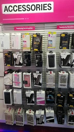 Cell Phone Store «T-Mobile», reviews and photos, 1884 S State Rd, Upper Darby, PA 19082, USA