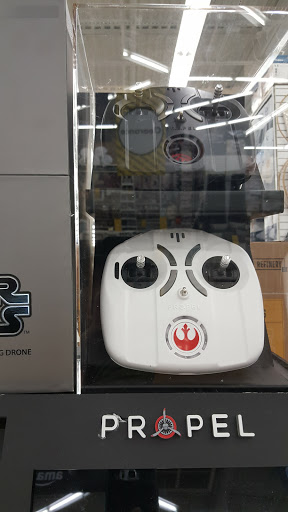 Shopping Mall «Cross Pointe Shopping Center», reviews and photos, 101 E Alex Bell Rd, Centerville, OH 45459, USA