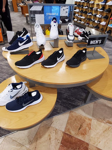 Shopping Mall «Pheasant Lane Mall», reviews and photos, 310 Daniel Webster Hwy, Nashua, NH 03060, USA