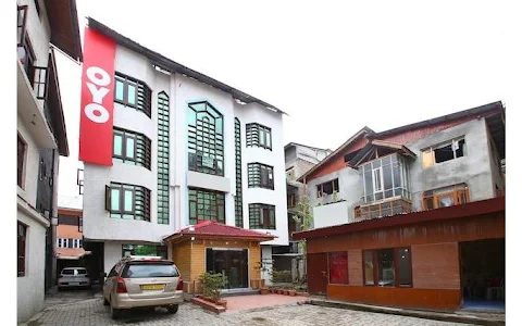 OYO Hotel Azad image