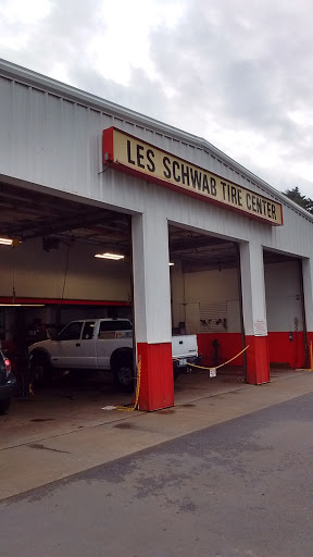 Tire Shop «Les Schwab Tire Center», reviews and photos, 1025 SW Hwy 101, Lincoln City, OR 97367, USA