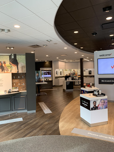 Cell Phone Store «Verizon», reviews and photos, 8931 W Atlantic Blvd, Coral Springs, FL 33071, USA