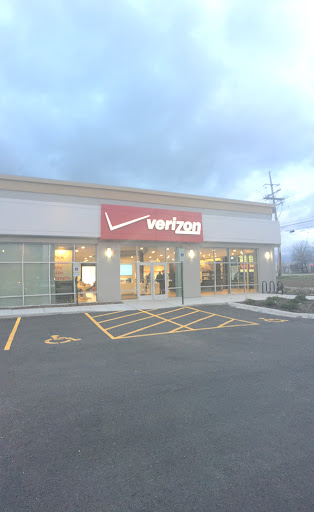 Cell Phone Store «Verizon», reviews and photos, 1251 E Higgins Rd, Schaumburg, IL 60173, USA