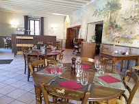 Atmosphère du Restaurant français Auberge du Cheval Blanc à Cluny - n°4
