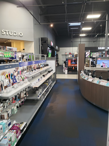 Shopping Mall «Oakdale Village Shopping Center», reviews and photos, 8301 3rd St N, St Paul, MN 55128, USA