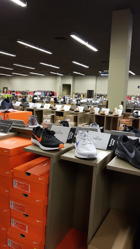 Shoe Store «DSW Designer Shoe Warehouse», reviews and photos, 17158 Redmond Way, Redmond, WA 98052, USA