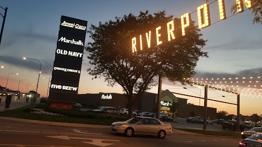 Shopping Mall «Riverpoint Center», reviews and photos, 1730 W Fullerton Ave, Chicago, IL 60614, USA
