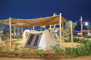 Bab Al Nojoum Hudayriyat Camp image