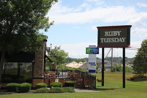 Holiday Inn Express & Suites Oswego, an IHG Hotel image 10