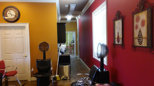 Beauty Salon «Red Door Salon», reviews and photos, 328 S High St, McMinnville, TN 37110, USA
