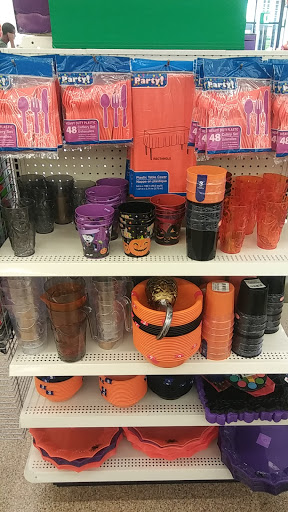 Dollar Store «Dollar Tree», reviews and photos, 18879 E 9 Mile Rd, Eastpointe, MI 48021, USA