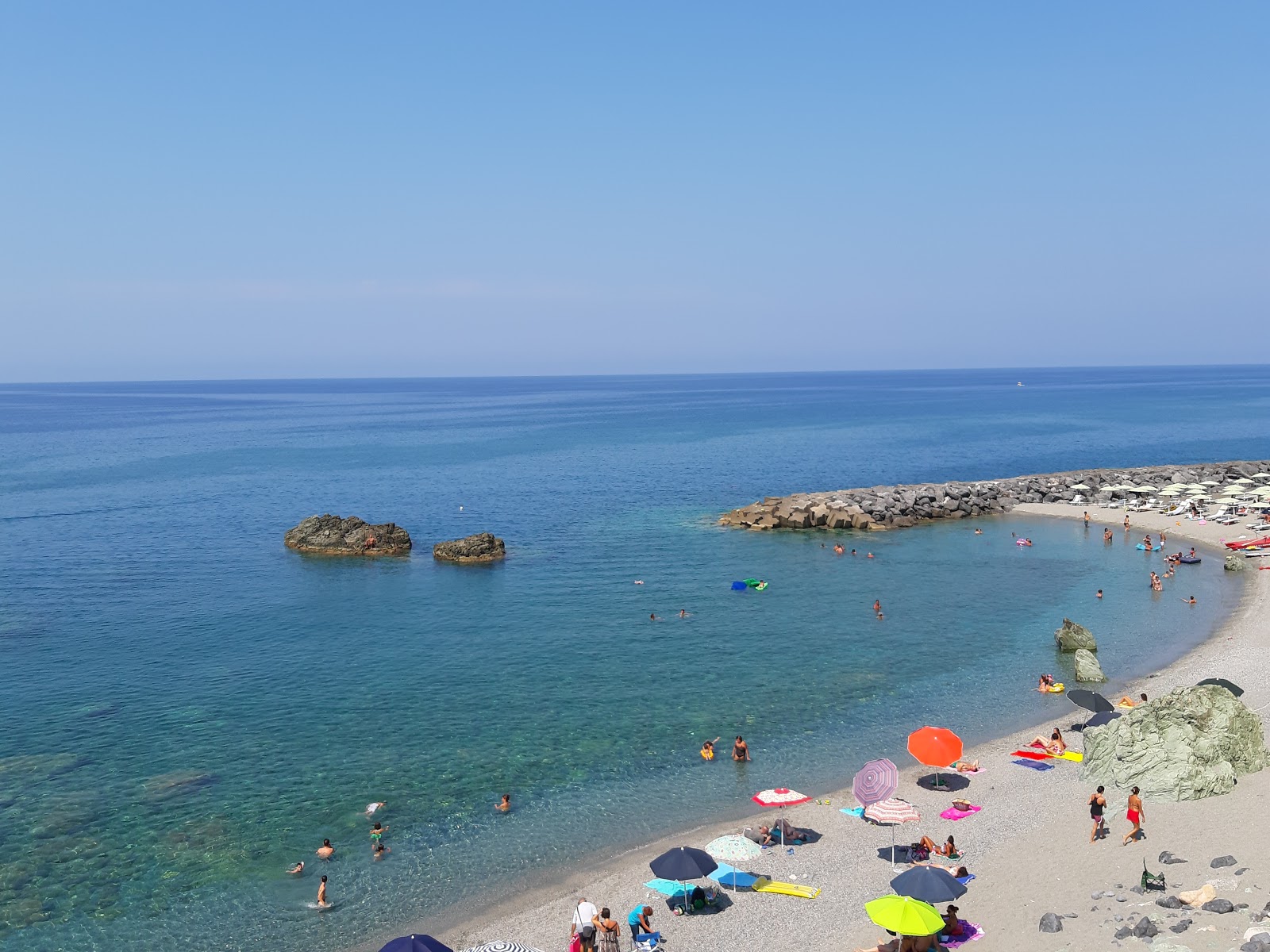 Φωτογραφία του Spiaggia Amantea με μικρά γκρι βότσαλα επιφάνεια