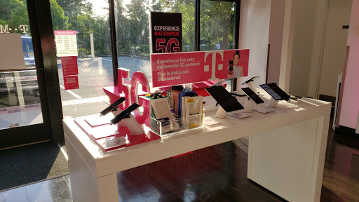 Cell Phone Store «T-Mobile», reviews and photos, 5650 Roswell Rd, Atlanta, GA 30342, USA