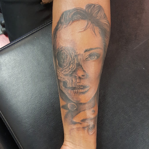 Tattoo Shop «Ink Spot Tattoo - East Orlando», reviews and photos, 10103 E Colonial Dr, Orlando, FL 32817, USA