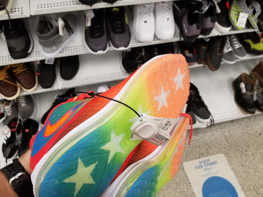 Clothing Store «Ross Dress for Less», reviews and photos, 921 E Commercial Blvd, Oakland Park, FL 33334, USA