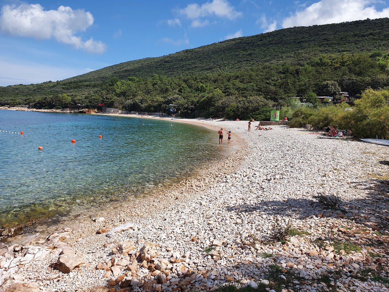 Slatina beach'in fotoğrafı uzun koy ile birlikte