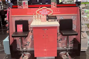 Benefit Cosmetics Brow Bar C.H. Posnania - stylizacja brwi image