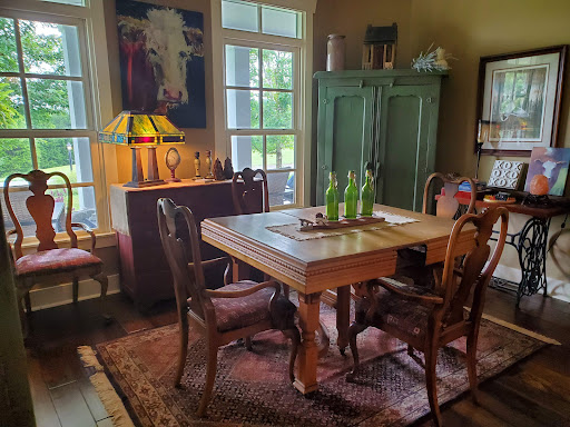 Lodge «The Farmhouse Inn», reviews and photos, 108 W Swan St, Centerville, TN 37033, USA