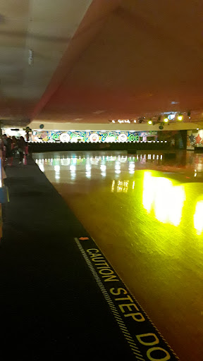 Roller Skating Rink «Carousel Family Fun Center - Whitman», reviews and photos, 1055 Auburn St, Whitman, MA 02382, USA