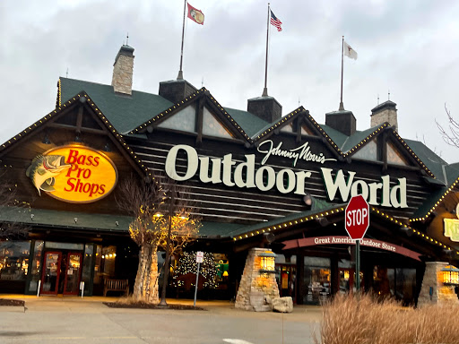 Sporting Goods Store «Bass Pro Shops», reviews and photos, 6112 W Grand Ave, Gurnee, IL 60031, USA