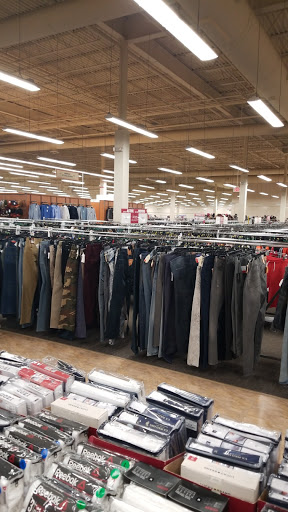 Clothing Store «Burlington Coat Factory», reviews and photos, 250 S Randall Rd, Elgin, IL 60123, USA