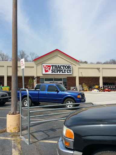 Home Improvement Store «Tractor Supply Co.», reviews and photos, 1608 2nd Ave E, Oneonta, AL 35121, USA