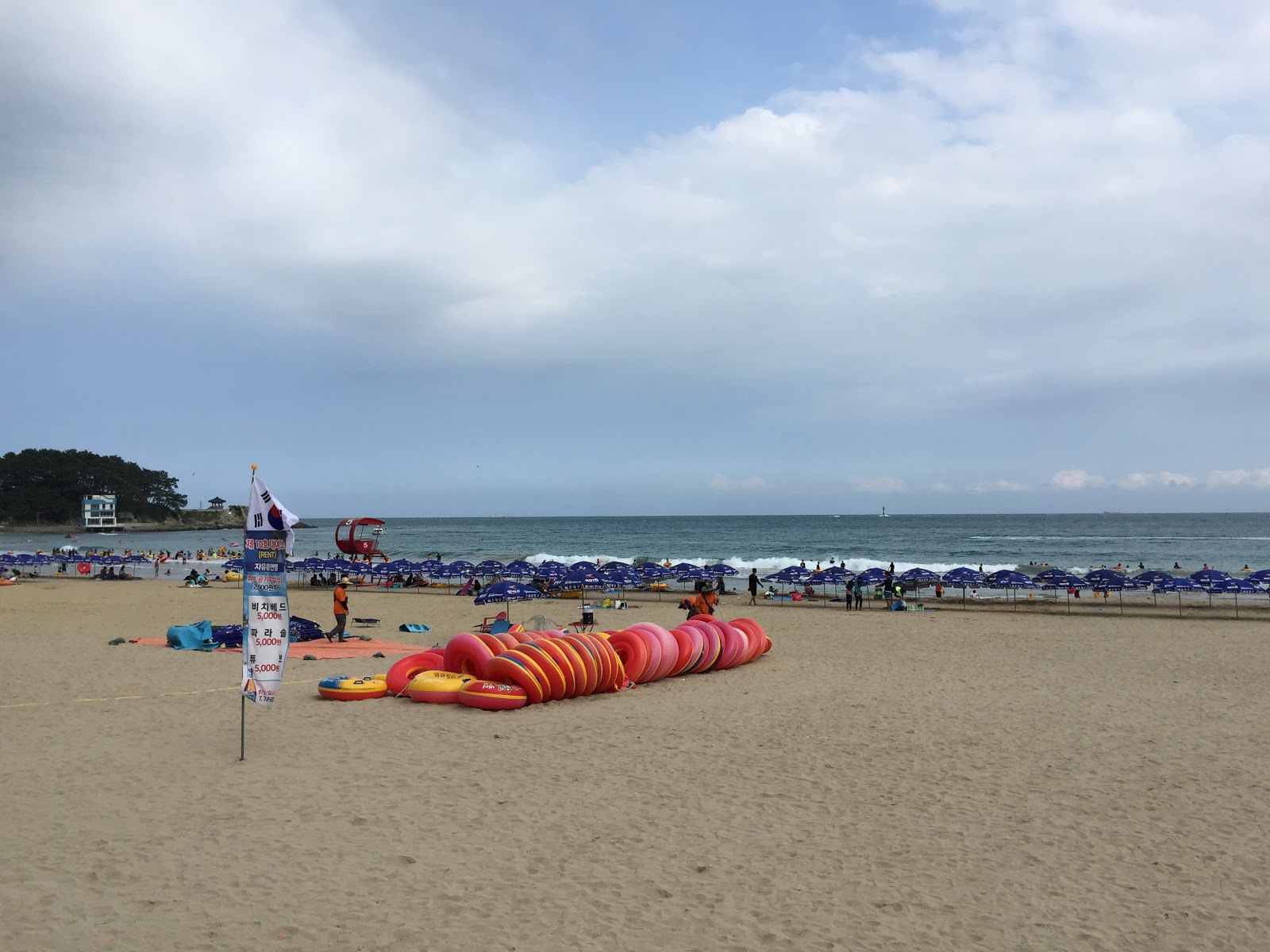 Foto de Songjeong Beach área de comodidades